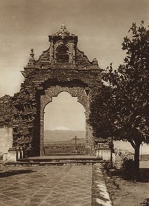 Mexico: Inngang til atriumet til Acatepec-kirken (s/hvitt-bilde)