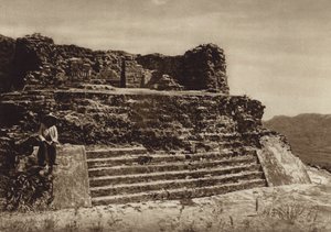 Mexico: Tepoztlan, El Tepoztecatl tempelruin (s/hvitt bilde)