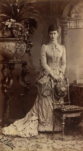 Elisabeth Fiodorovna de Russie (nee Elisabeth de Hesse Darmstadt) - Portrett av storhertuginne Elizaveta Fyodorovna (1864-1918), prinsesse Elizabeth av Hessen og ved Rhinen, av Bergamasco, Charles (Karl) (1830-1896). Albumin Photo, ca 1884. Russian State F
