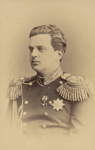 Vladimir Alexandrovitch de Russie - Portrett av storhertug Vladimir Alexandrovich av Russland (1847-1909), av Bergamasco, Charles (Karl) (1830-1896). Albumin Photo, ca 1865. Russian State Film and Photo Archive, Krasnogorsk av Charles Bergamasco
