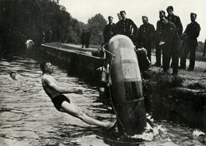 RAF-personell lærer å bruke jolle, 1941.