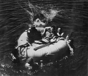 RAF-personell lærer å bruke jolle, 1941.