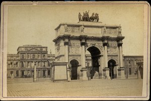 Frankrike, Ile-de-France, Paris (75): Triumfbuen du Carrousel med bygningene i ruinene av Tuileries imperiales av Charles & Fontaine Pierre (1762 1853) Percier
