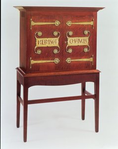 Kelmscott Chaucer-skapet, designet av C.F.A.Voysey (1857-1941) og laget av F.Coote, 1899 (eik med messingbeslag)