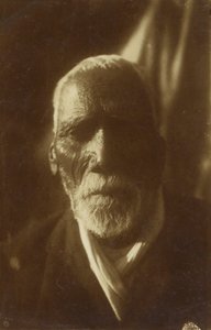 Portrett, ca. 1910 (sølv gelatintrykk) av Charles Frederick Goldie
