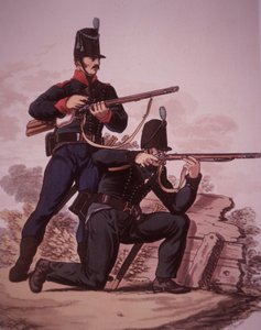 Geværmenn fra den britiske hæren på begynnelsen av 1800-tallet: Soldier of the 60th Royal American Foot stående, og soldat fra 95th Rifle Regiment knelende (farge litho)