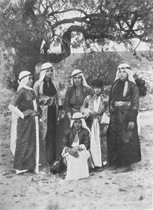 Gruppe av druse damer, c1913 av Charles J. S. Makin