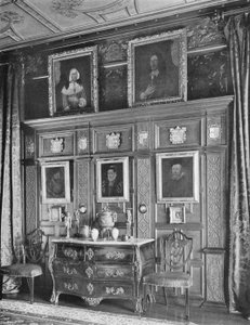 Paneling i salongen av Charles Latham