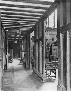 The Hall Screen (s/hvitt bilde) av Charles Latham