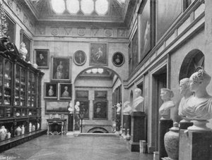 Lobbyen (s/hvitt bilde) av Charles Latham