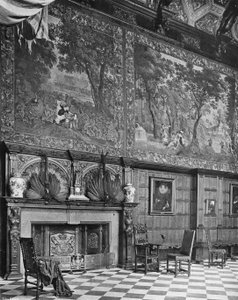 The Marble Hall, South Side (s/hvitt bilde) av Charles Latham