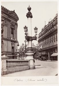 Opéra Rostral Column, ca. 1875. av Charles Marville