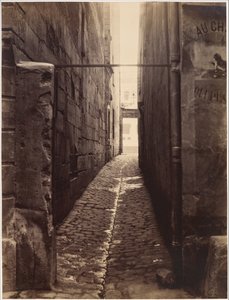Rue du Chat-qui-Pêche (fra Rue de la Huchette) av Charles Marville