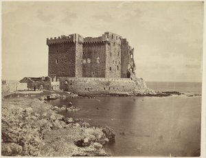 [Slottet på øya Saint-Honorat, nær Cannes] av Charles Nègre