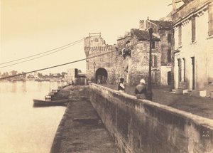 [Kastanjeporten, Arles] av Charles Nègre
