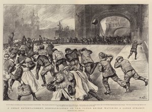 En billig underholdning, skolebarn på Tower Bridge ser på en stor dampbåt