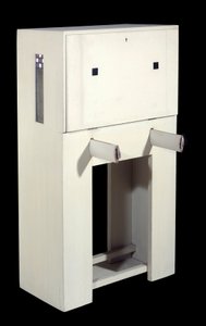 Charles Rennie Mackintosh (1868 - 1928); sekretær et sete (1904) hvitlakkert tre. høyde: 1,21; Paris, Musee d