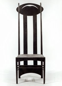 Høystøttet stol, ca. 1897 (mørkbeiset eik med rushsete og gjennomborede ovale ryggskinner)