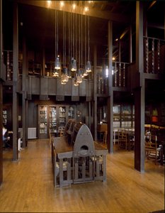 Innvendig utsikt over lesesalen til School of Fine Arts designet av arkitekten Charles Rennie Mackintosh (1868-1928) av Charles Rennie Mackintosh