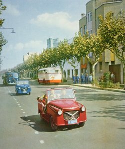 Miniatyrtaxier som erstatter pedicabs i Shanghai, Kina av Chinese Photographer