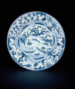 Blått og hvitt fat malt med fiskere i en elvescene, Tianqi eller Chongzheng, 1620-30 (porselen)