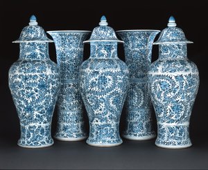 Blått og hvitt garnityr, Kangxi-perioden (1662-1722) (porselen)
