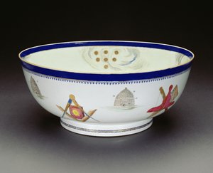 Famille Rose Export Masonic Bowl, Qianlong-periode, 1736-95 (porselen) (se også 133044 og 133046)