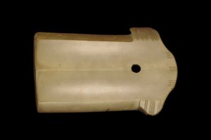 Fragment av dolkøks (ge) sent Shang til tidlig vestlige Zhou-dynastiet, 1100-1000-tallet f.Kr. (jade) av Chinese School