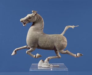 Galopperende hest med en hov hvilende på en svale, fra graven ved Wu-wei, Kansu, østlige Han-dynastiet (bronse)