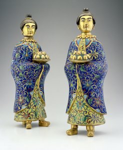 Et par kvinnelige ledsagere, Qianlong-periode, 1736-95 (cloisonne-emalje) av Chinese School