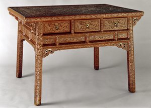 Slottsbord, Ming-dynastiet, Hsuan Te-perioden (1426-35) (utskåret rød lakk på tre)