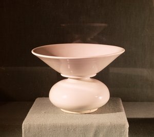Porselansk spyttetong, fra Xian, Shaanxi, Tang-dynastiet (618-907 e.Kr.) (porselen)