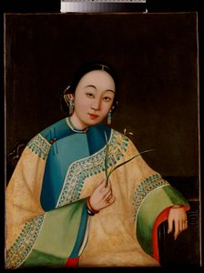 Portrett av en hoffdame, sittende halv lengde i en brodert kappe, holder en blomst, midten av 1800-tallet av Chinese School