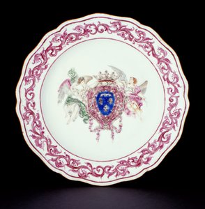 Rose Famille middagstallerken med Arms of France, Qianlong-perioden (1736-95) ca. 1765 (porselen) av Chinese School