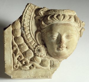 Flis med Bodhisattva-hode, Mingoi, 600-700-tallet (stucco) av Chinese School