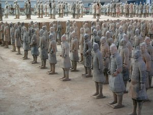 Xian Museum, terrakottakrigere fra graven til keiser Shi Huangdi av Chinese School