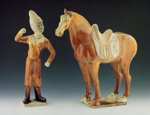 Brudgommens figur iført frakk og topphatt med en salet hest, Tang-dynastiet 618-906 (keramikk og keramikk) av Chinese School Chinese School