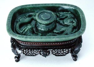 Imperial cupstand, Qianlong (stein og tre) (se også 193853)