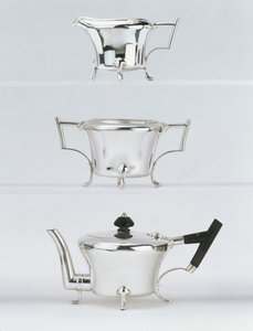 Tredelt teservise, designet i 1878, laget av Hukin & Heath (elektroplate og ibenholt) av Christopher Dresser