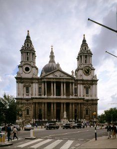 Utsikt over katedralen Saint Paul designet av arkitekten Christopher Wren (1632-1723) 1675-1710 London, England