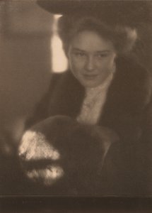 Jente med muff av Clarence H. White