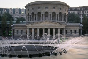 La Villette rotunda bygget i 1789 av Claude Nicolas Ledoux.