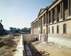 Louvres søylegang fotografert under restaurering, 8. september 1966 av Claude Perrault