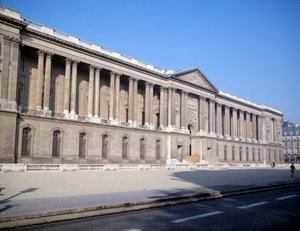 Utsikt over Palais du Louvre og søylegangene. Laget av arkitekten Claude Perrault (1613-1688) av Claude Perrault