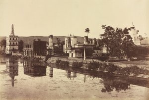 Tank og templer ved Bunshunkuree, ca. 1857. av Col. Thomas Biggs