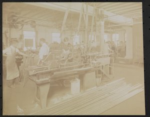 Dressler & Co. filmlaboratorium med menn som jobber av Company Byron