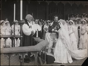 Stillbilde fra filmen 'Sixty Years a Queen', ca. 1914 (s/hvitt-bilde) av Company Byron