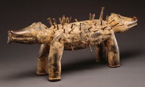 En Kongo krafthundfigur (tre, spiker)