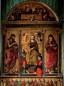 Triptyk av St. Catherines mystiske ekteskap, omgitt av de hellige døperen Johannes og evangelisten Johannes (Tremaleri av Cristoforo Scacco
