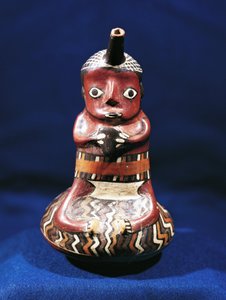 Antropomorfisk kar av musikkfag, Peru (polykrom terrakotta)